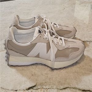 New Balance 327 Sneakers